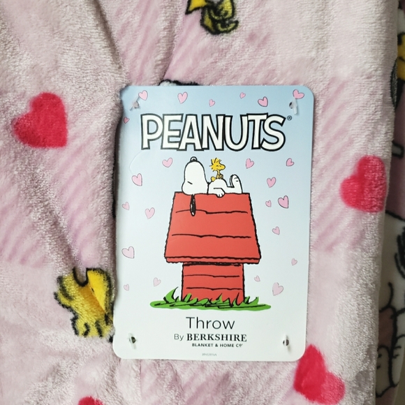 Peanuts Snoopy Valentines Day Plush Throw Blanket - Picture 4 of 7